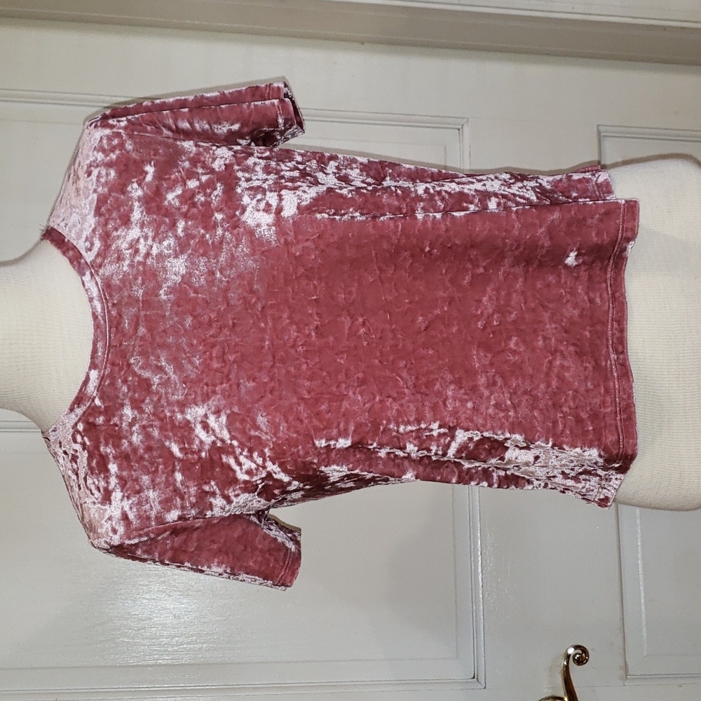 Arizona Jeans Co. Pink Crushed Velvet Short Sleeve Tee, Size Small